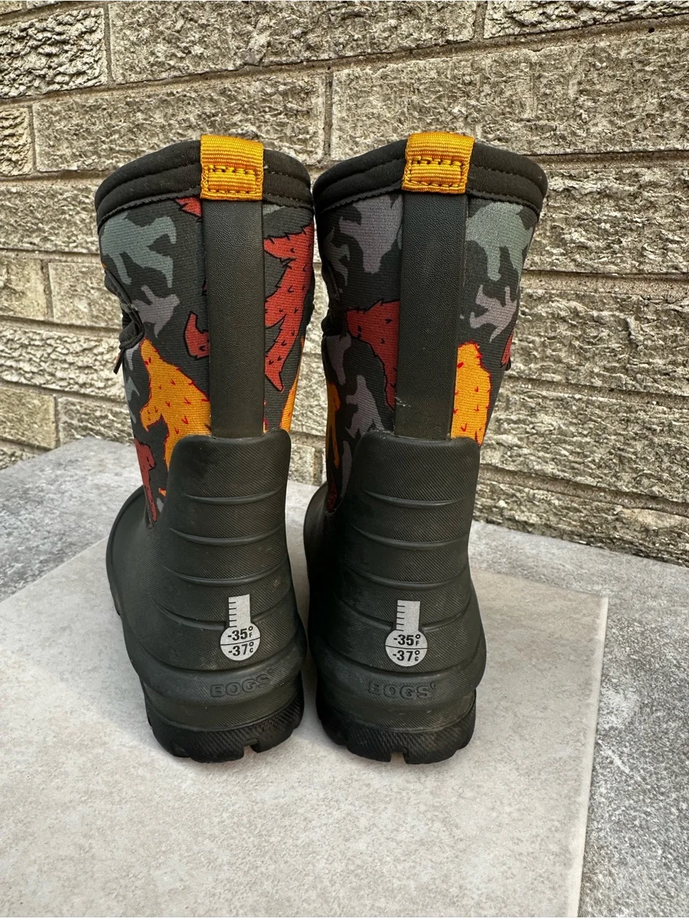 Bogs Kids' Neo-Classic Bigfoot / Topo Camo Boots size 9.